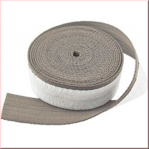 Karosserieband wird auf den Rahmen geklebt