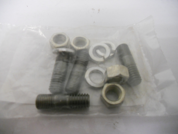 Stehbolzensatz für Wasserpumpe